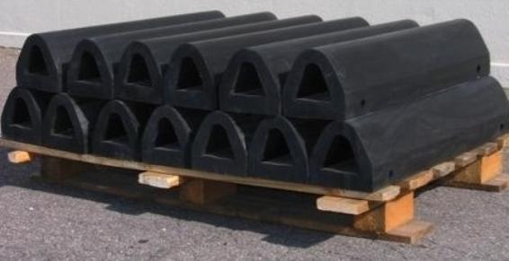 Défense de quai et butoirs en caoutchouc
