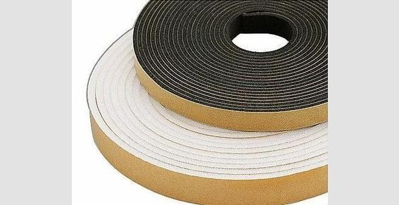 Bande de caoutchouc cellulaire