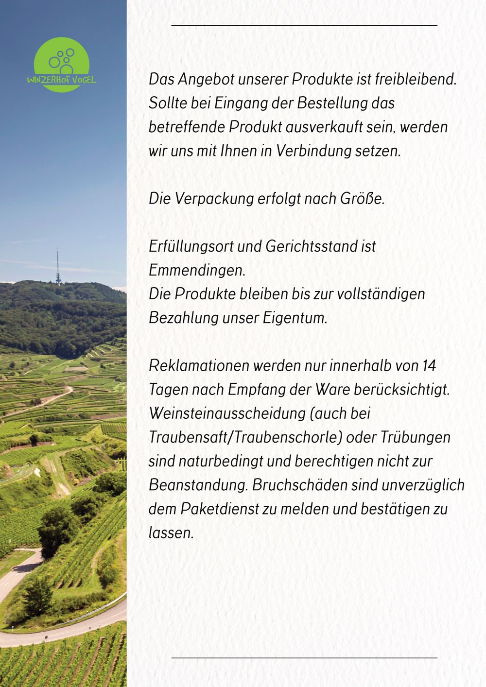 Grüne Landschaft mit kurvenreicher Straße und deutschem Text neben einem Logo oben links