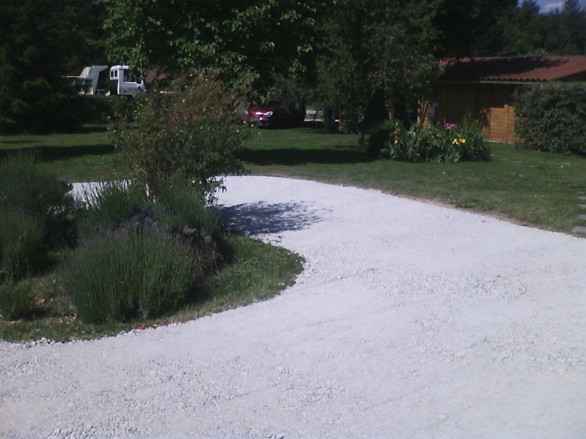 Chemin d'accès pour particuliers à courpière avec Crocombette & Fils