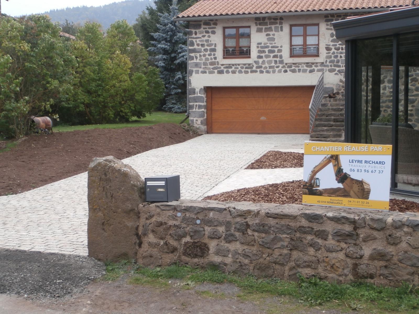 COUR PAVES ANCIENS ET GALETS SCIES