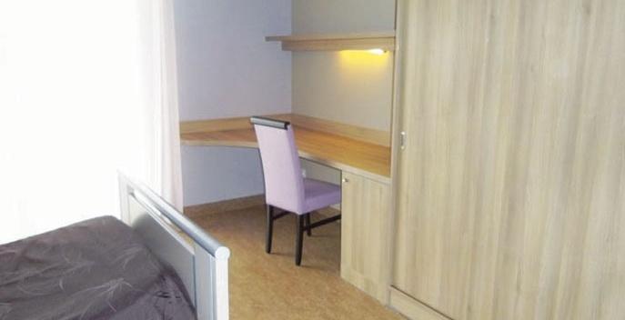 Les terrasses du Caroux Vue coin bureau chambre