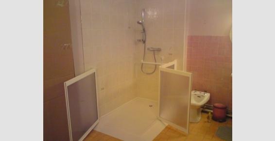 Douche avec accès fauteuil