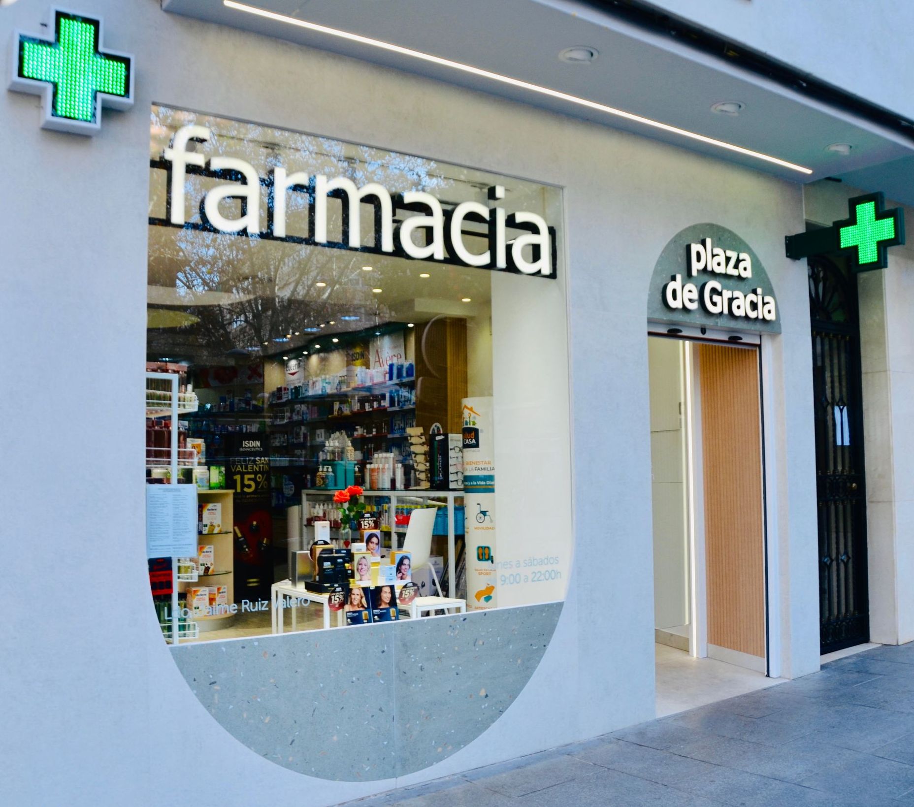 Farmacia Plaza de Gracia fachada