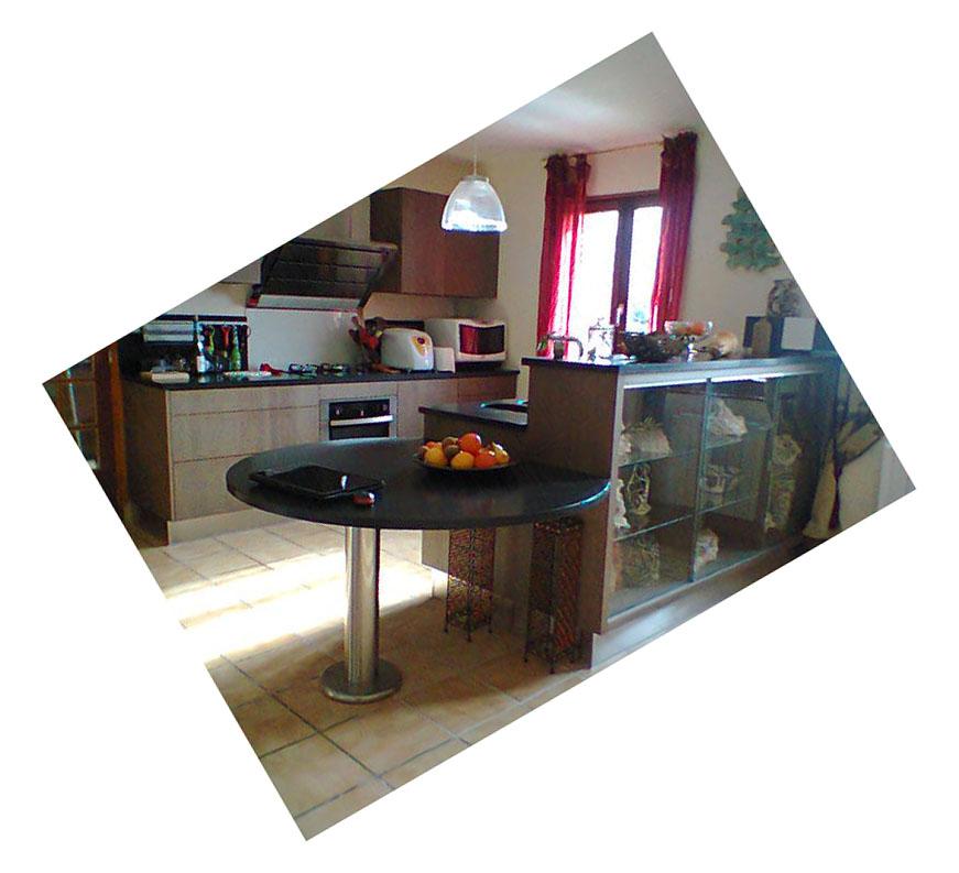 cuisine table et plan de travail en marbre