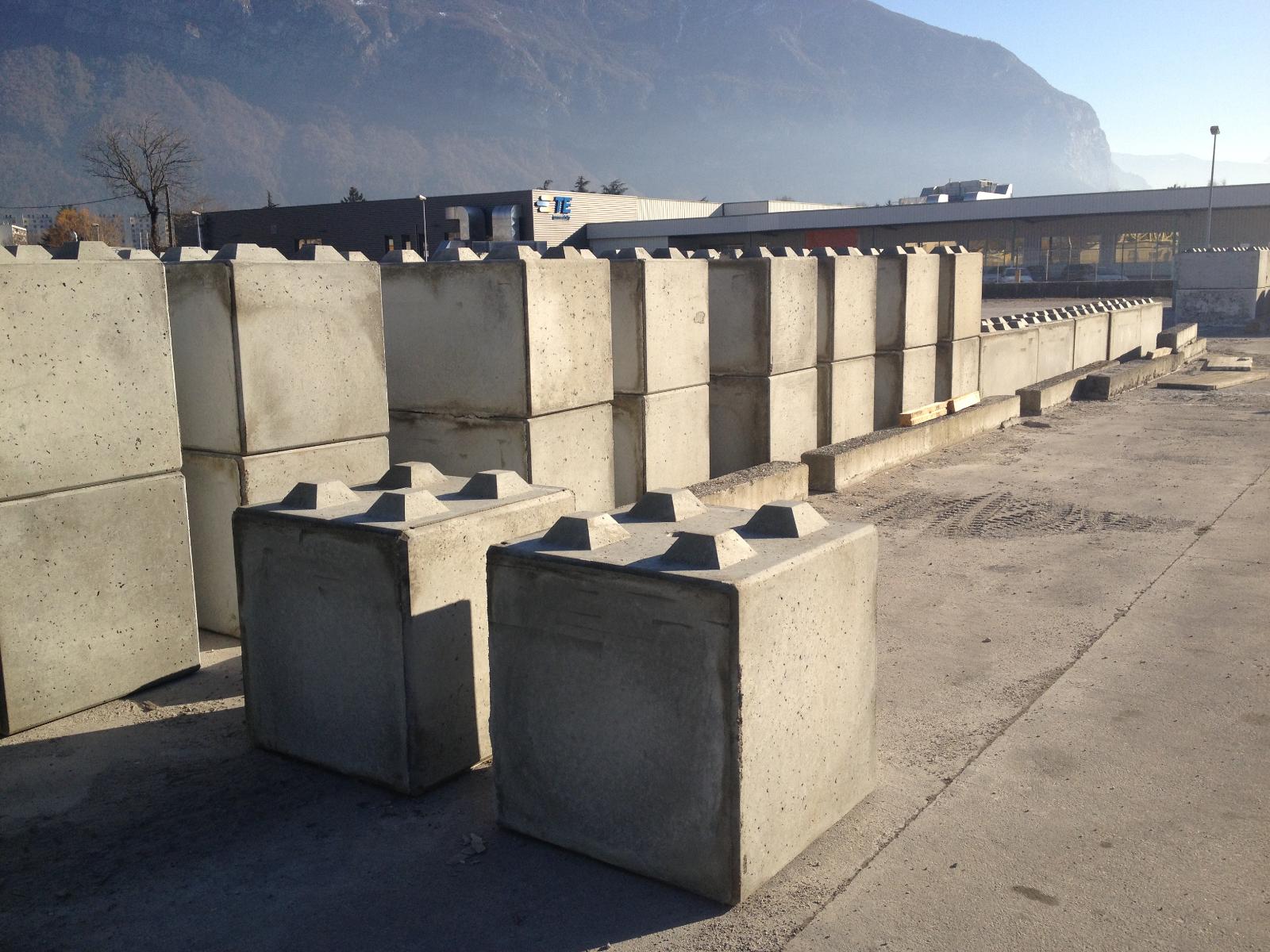 Blocs de béton emboîtables