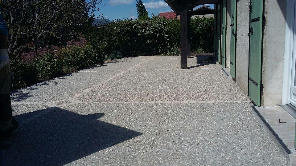 Terrasse en béton désactivé