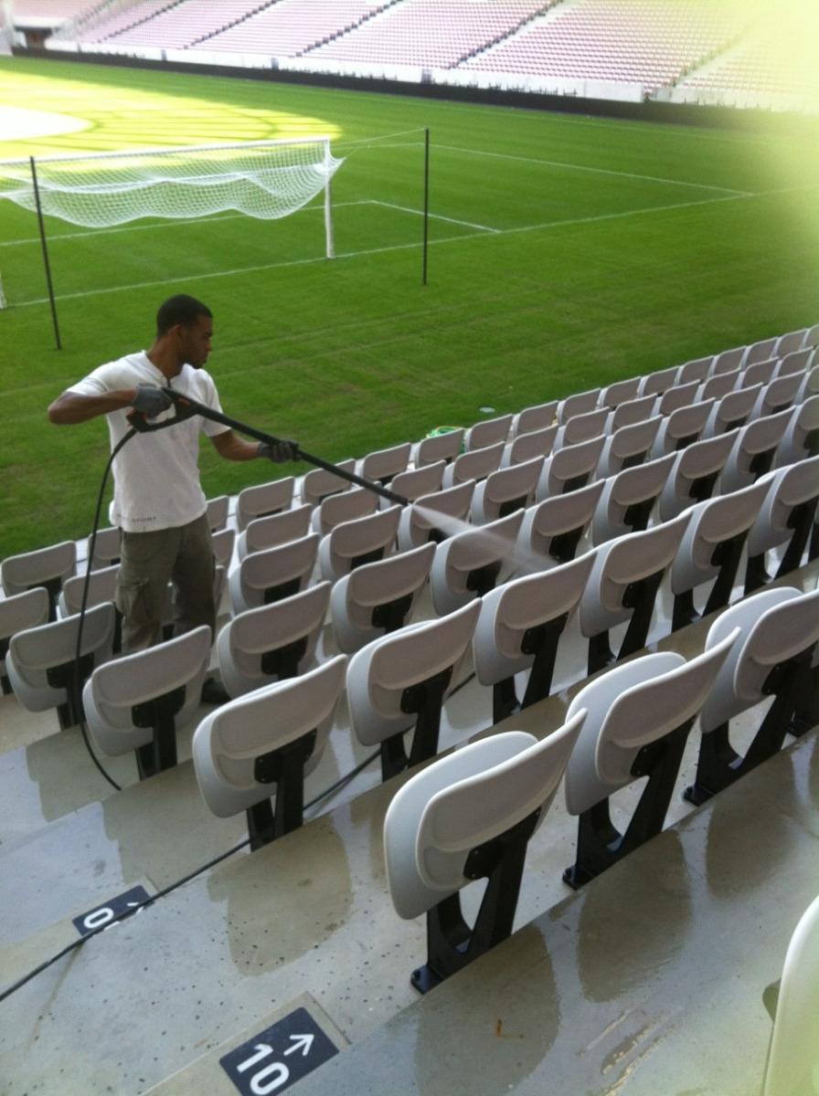 Nettoyage de stade avec la société Euronet basée à Cagnes-sur-Mer