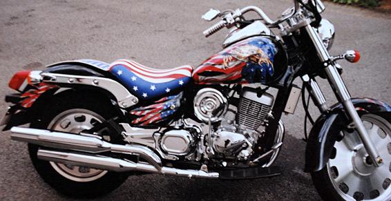 Réalisation de selle de moto chez Filloux Alain SARL à Limoges