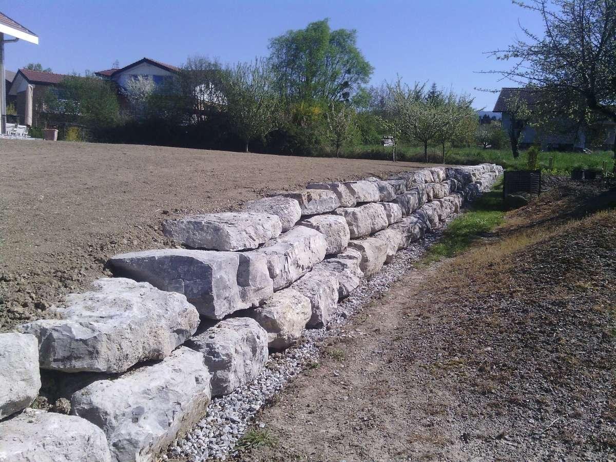 Réalisation d'enrochements à Douvaine