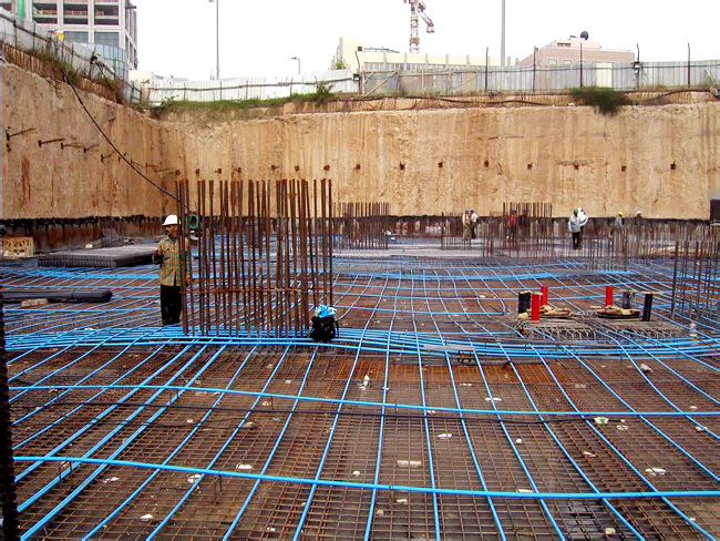 דריכה בלתי מודבקת של תקרת חניון תת קרקעי דריכה בלתי מודבקת של תקרת חניון תת קרקעי