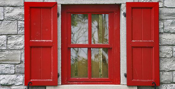 Rénovation et peinture de fenêtres et volets en bois