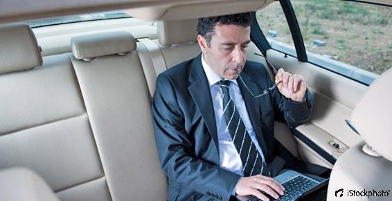 Taxi stationné à l'aéroport de Rodez-Aveyron