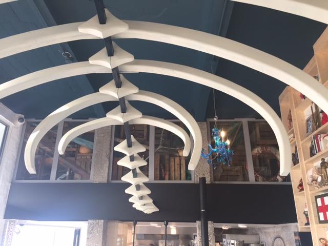 squelette de baleine (luminaire)