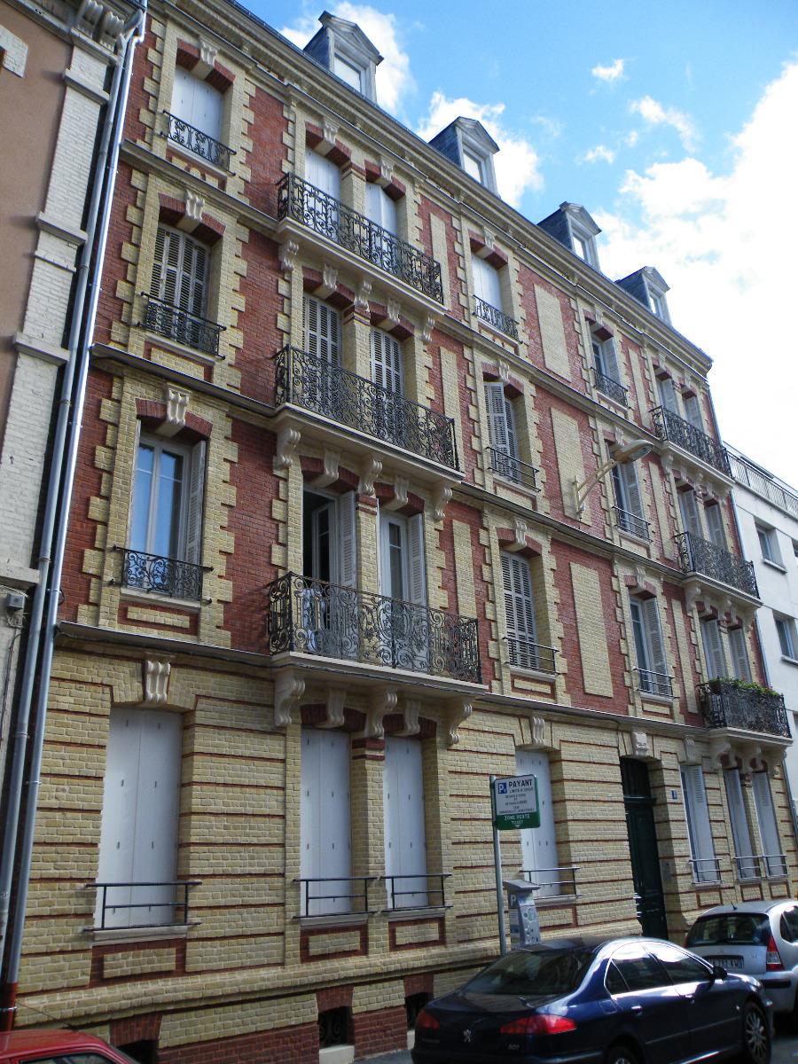 Rénovation complète de cette façade. Poçcage, hydrogommage et rejointement par des maçons d'Estuaire Bâtiment