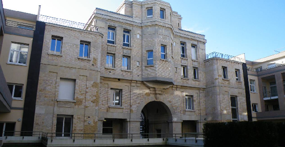 Après côté cour...