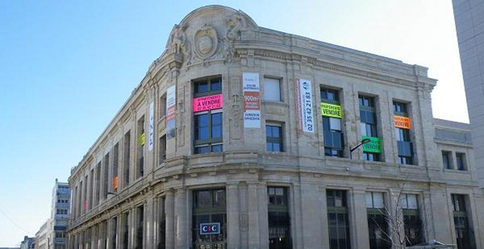 Le VENDOME, ancienne poste principale du Havre, devenu résidence de Standing... Nettoyage des façades par hydrogommage, hydrofugation, minéralisation des parties fragiles.