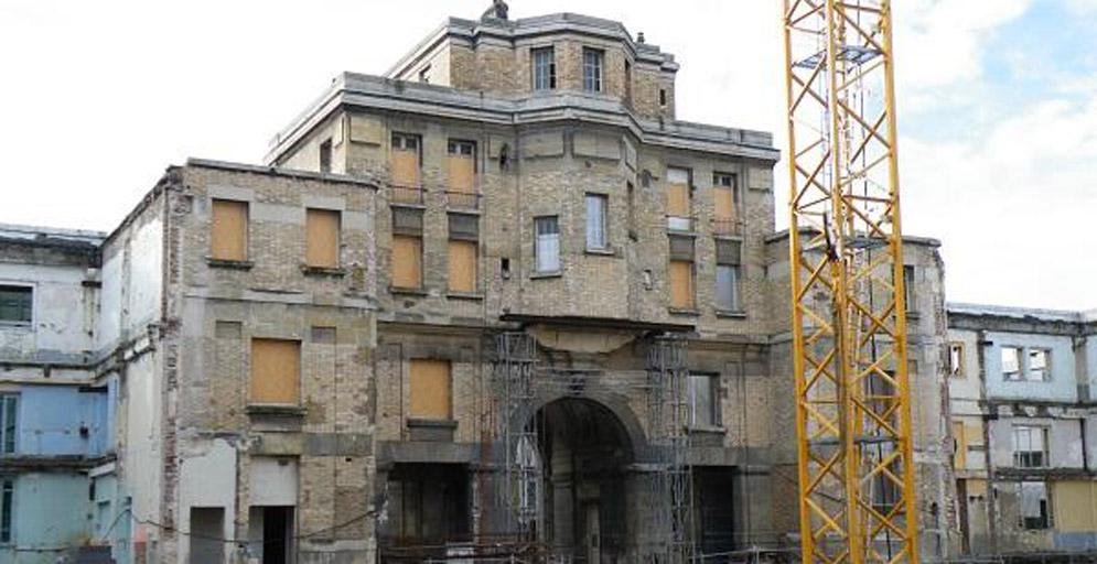 Avant côté cour...