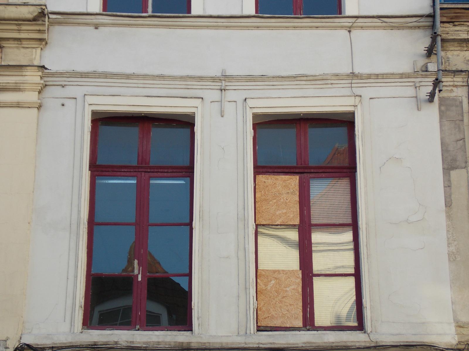 Remplacement et retaille des encadrements des cordons en Pierre