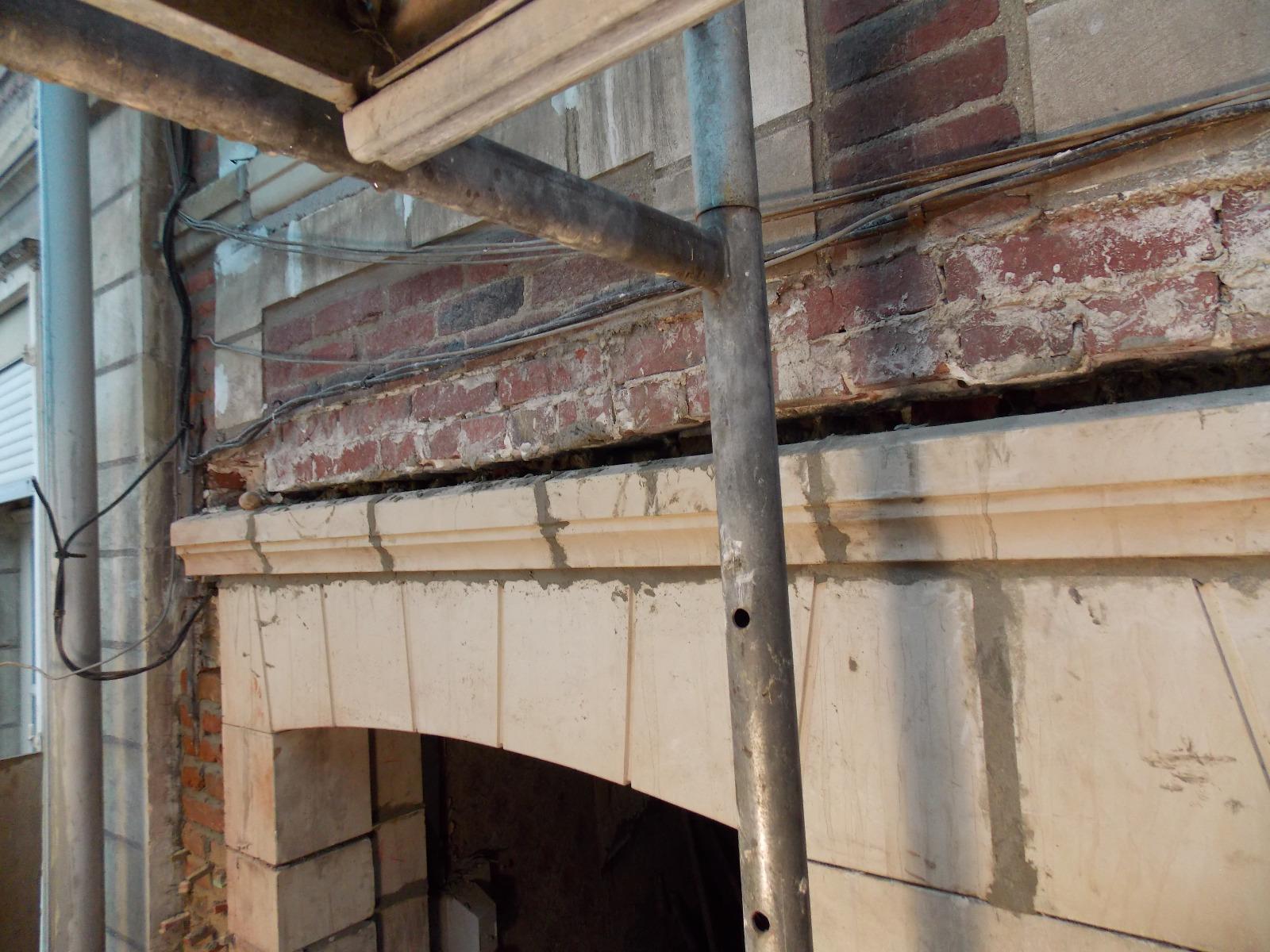 Démoliltion et reconstruction du rez de chaussée en Pierre et briques de récupération