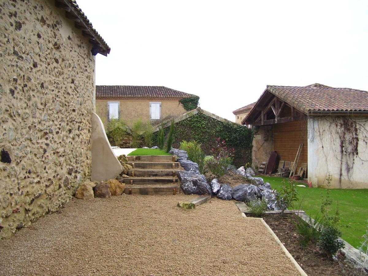 Enrochement, structure bois et engazonnement