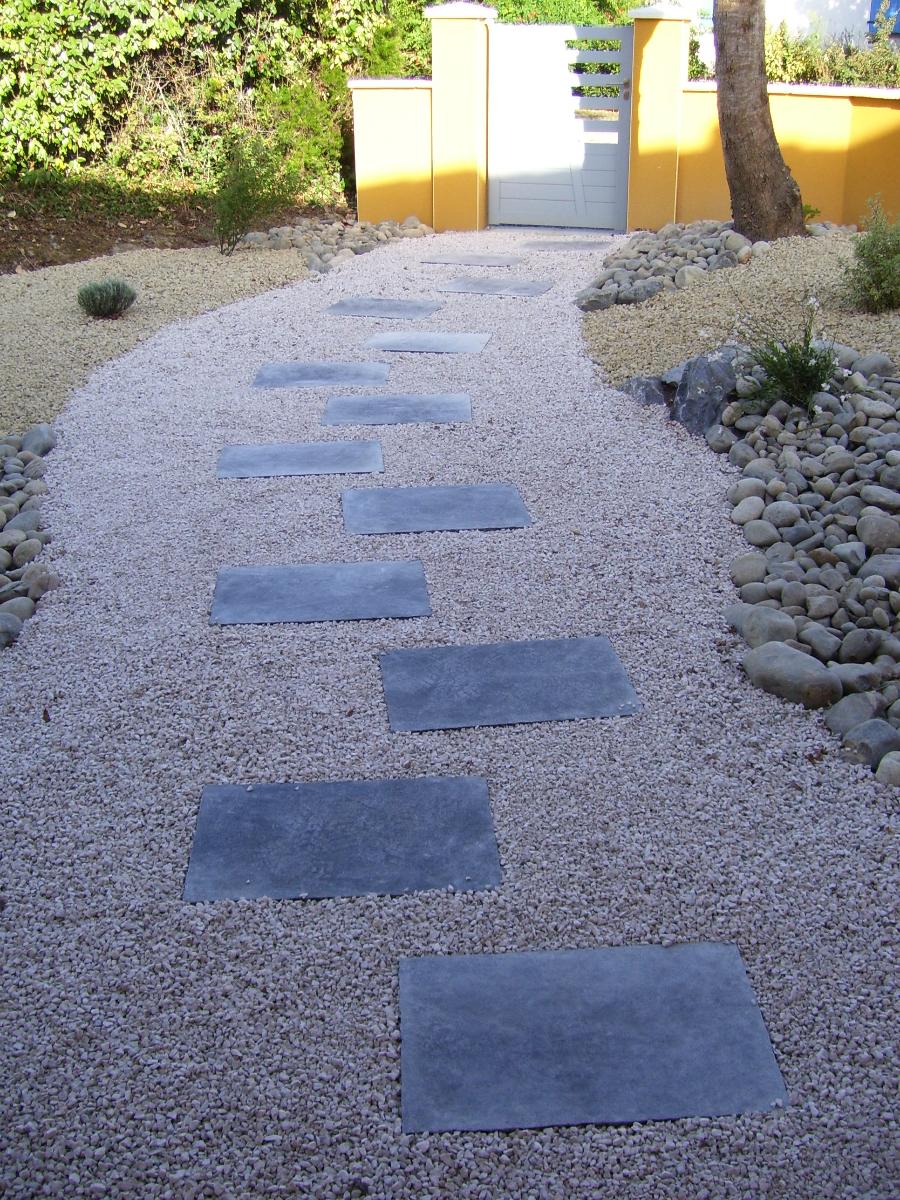 Pas japonais en dalle grès noir