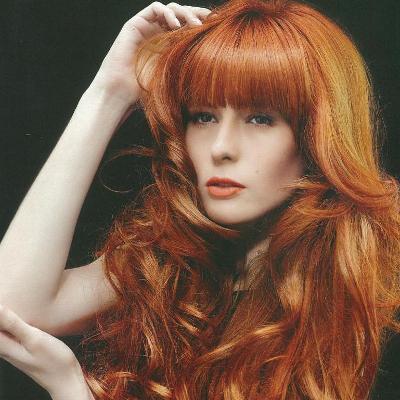 Coupe cheveux roux ondulés