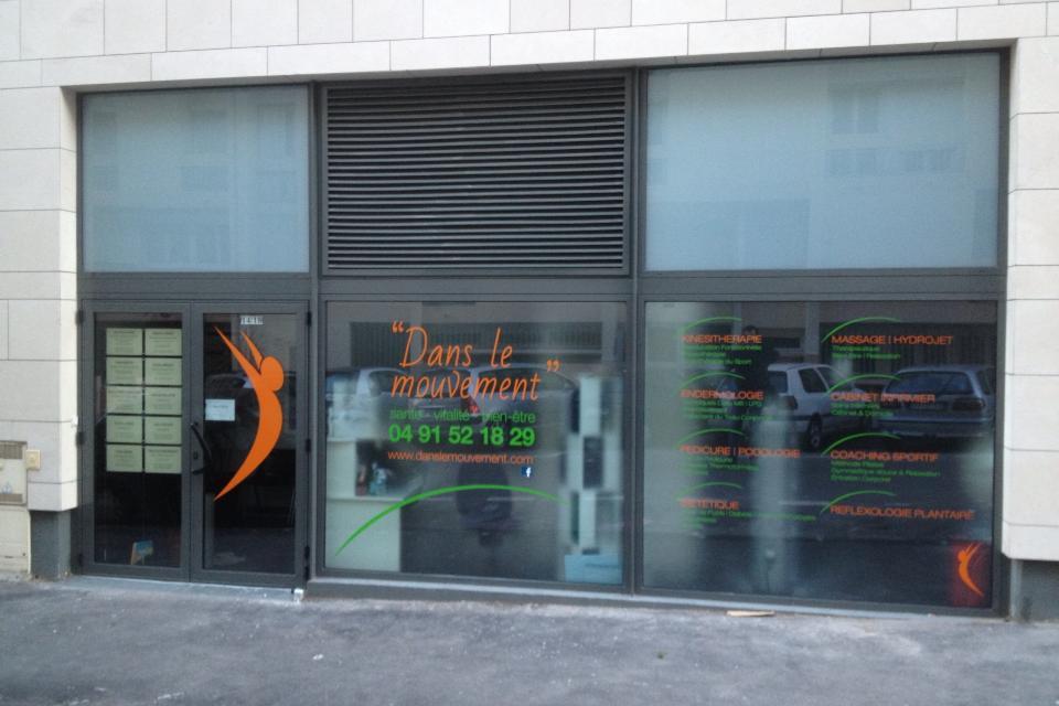 Vitrine du cabinet Dans le mouvement