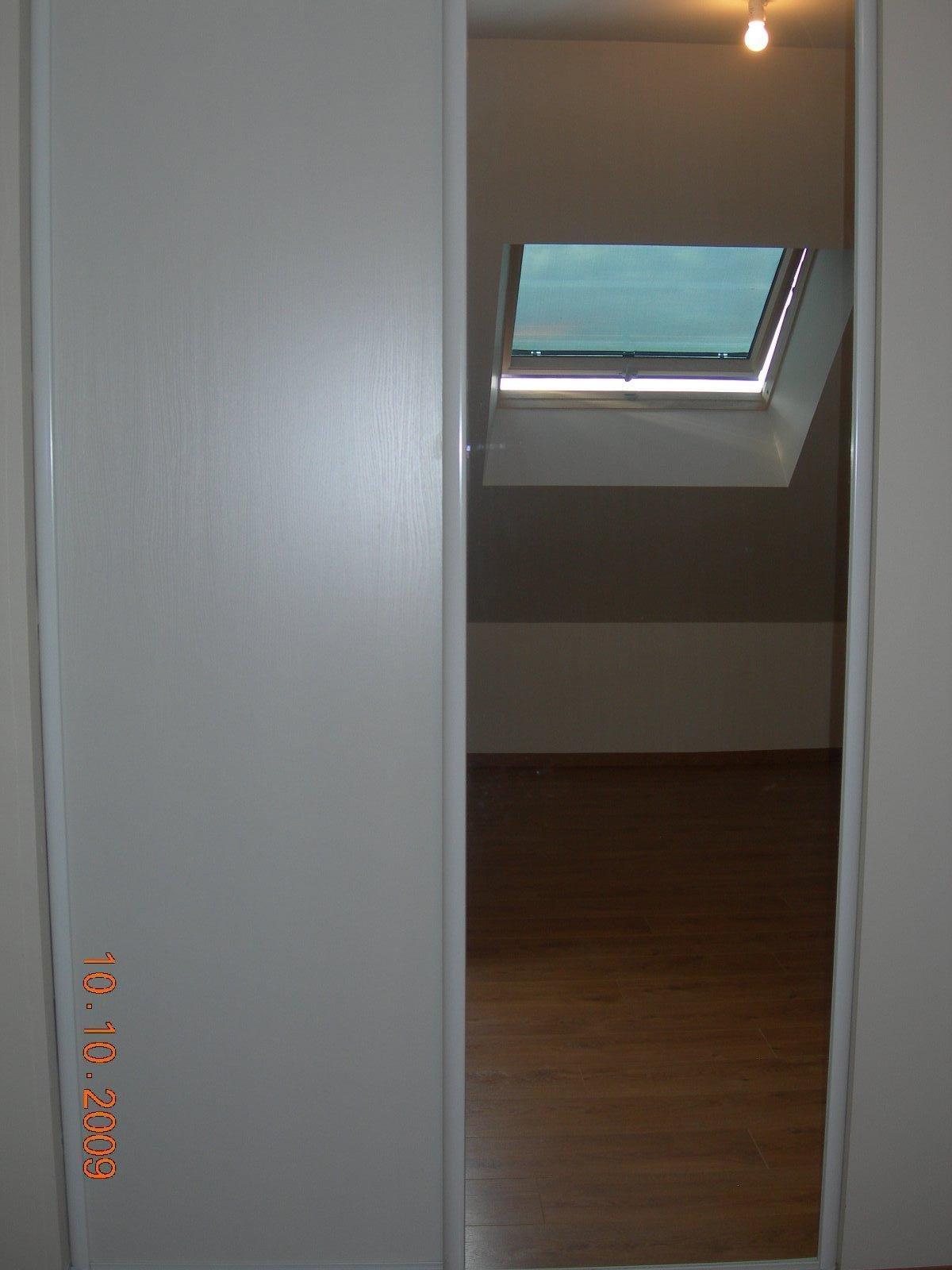 Pose de porte coulissante de placard