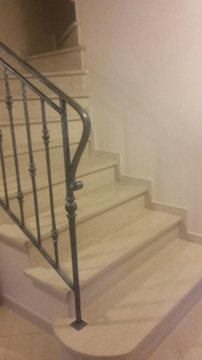 Escalier intérieur en pierre naturelle