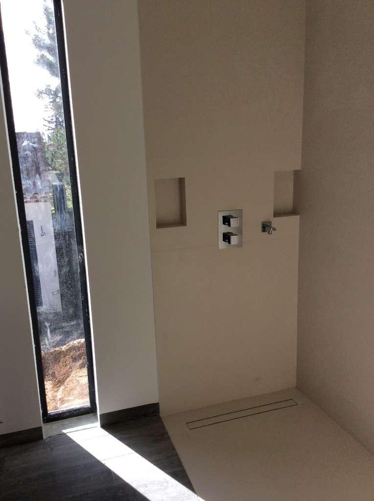 Robinetterie encastree et bac à carrler