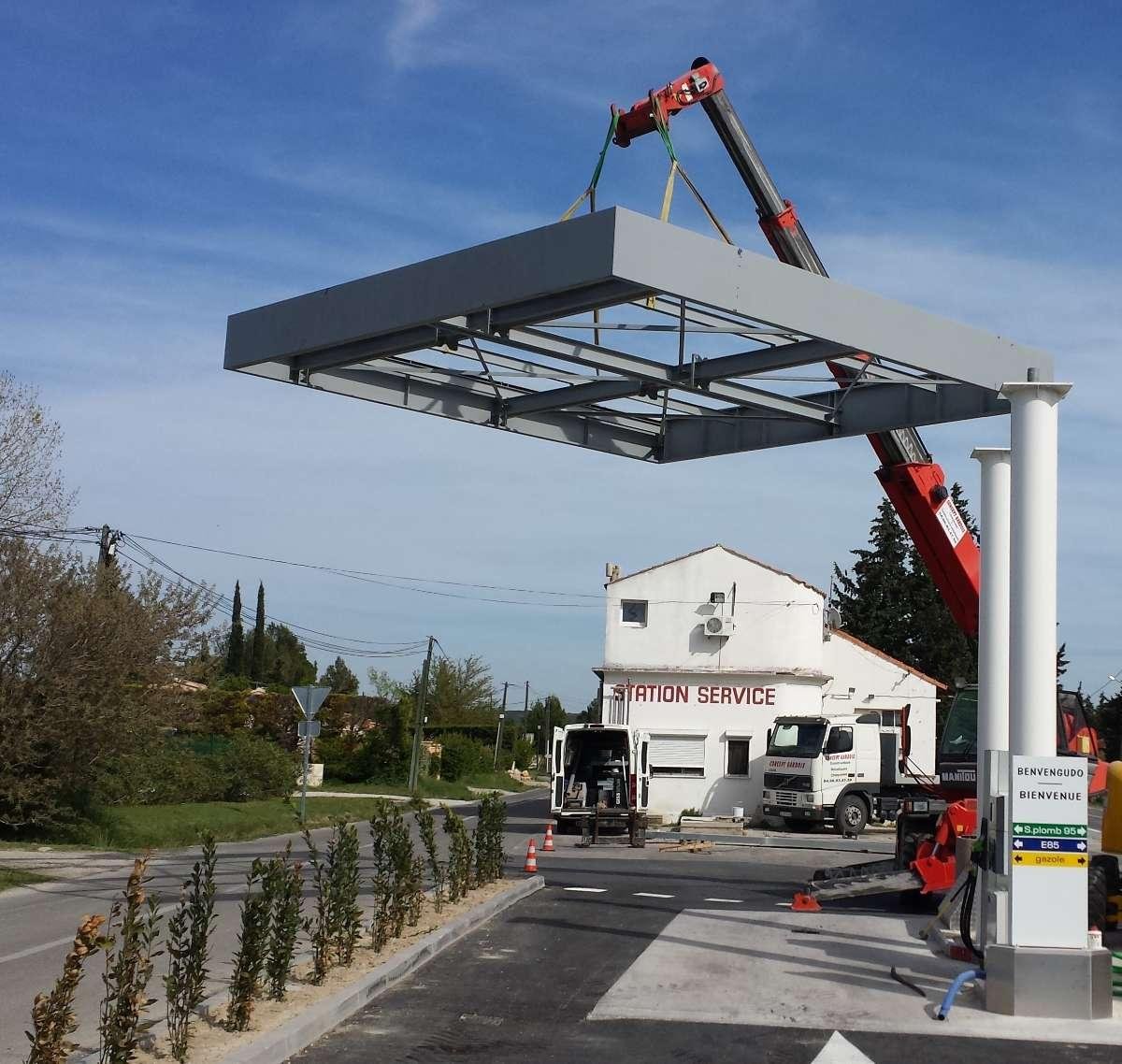 Station service à Mouries