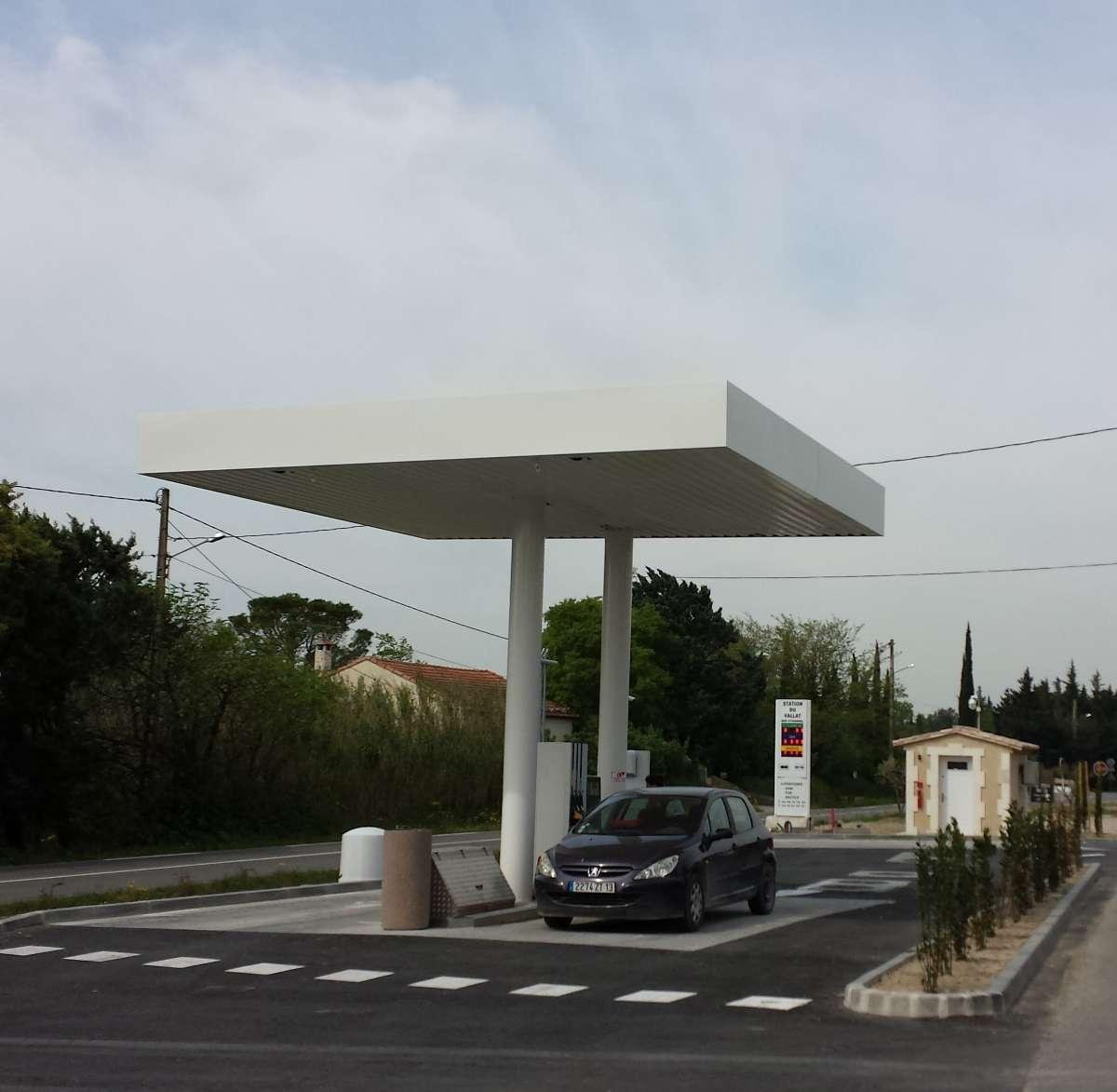 Station service à Mouries