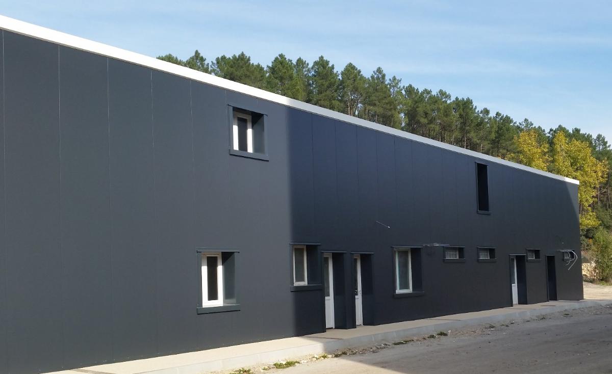 Bardage face extérieure lisse