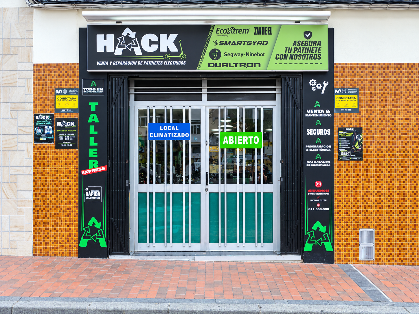 Fachada de Hack Ecomobility, tienda y taller de patinetes eléctricos en San Isidro, Tenerife.