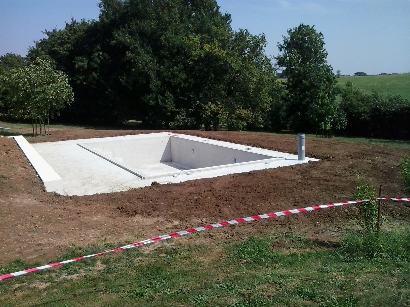 SARL Raison près de de Fontenay-le-Comte, terrassement pour piscine