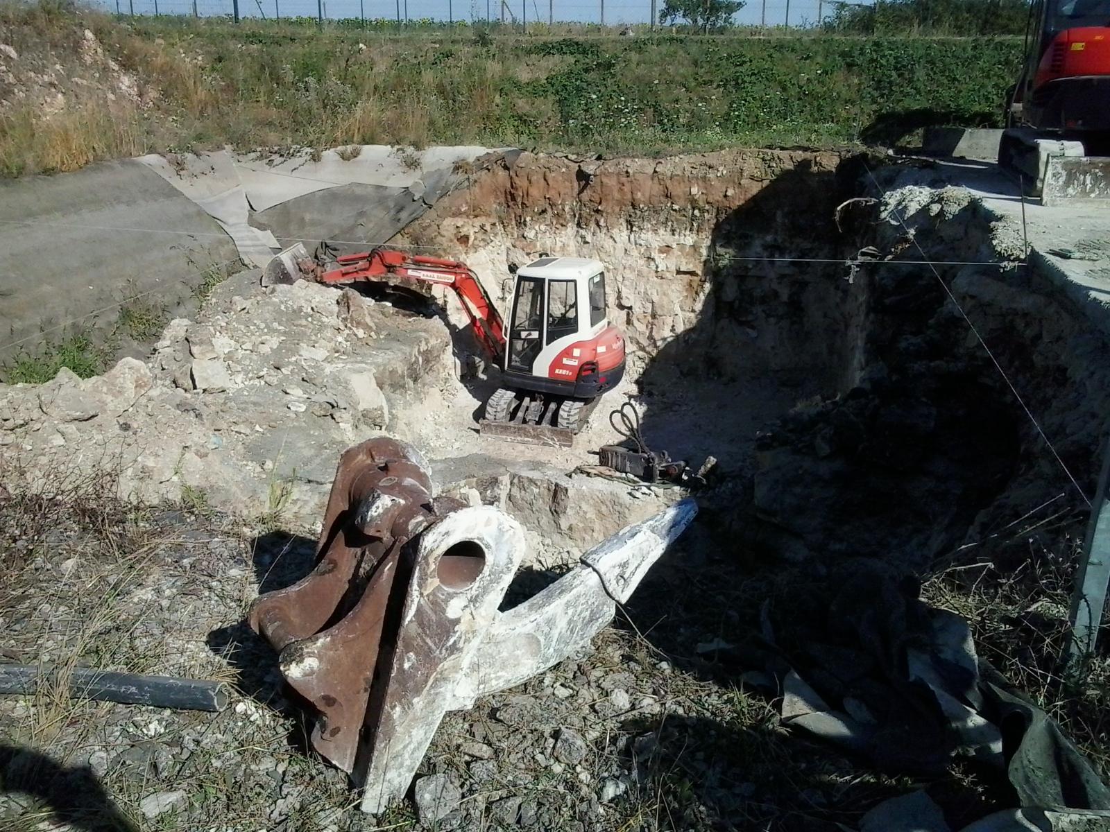 Raison, réalisation de tranchées à Fontenay-le-Comte