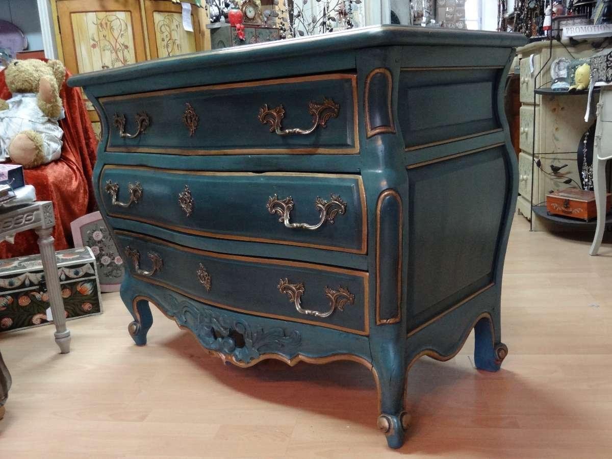 Atelier Guigue, 75003 Paris. Commode peinte et patinée sur commande