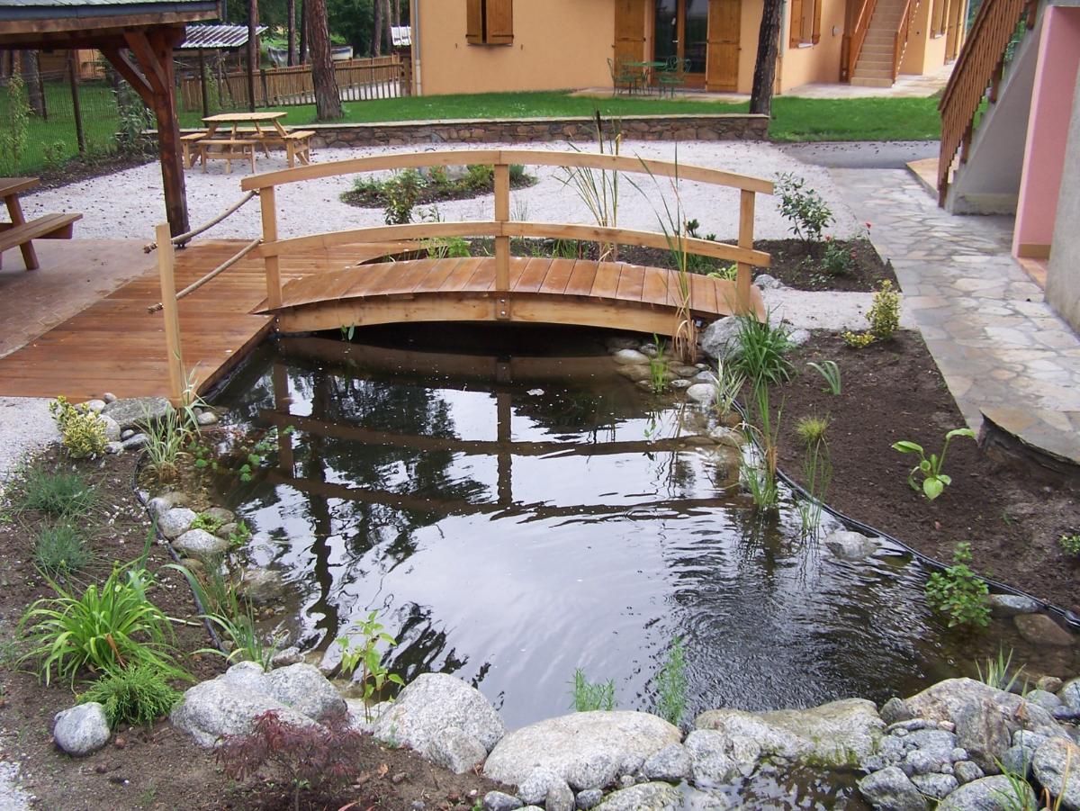 Bassin et aménagement paysager à Mercury