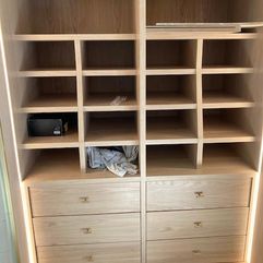 Gompar vestidor hecho en madera