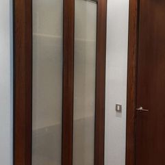 Gompar puerta en madera y cristal 