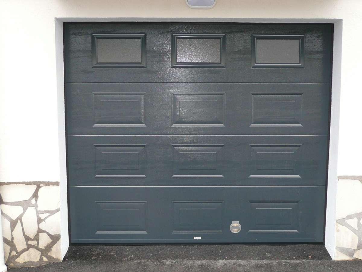 Porte de garage sectionnelle faite par Thierry Leprince à Joué-lès-Tou