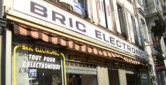 Bric Électronic AEC Audio Électronique. Devanture de la boutique.