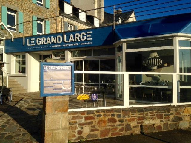 nouvelle devanture le grand large Binic - Etables-sur-Mer