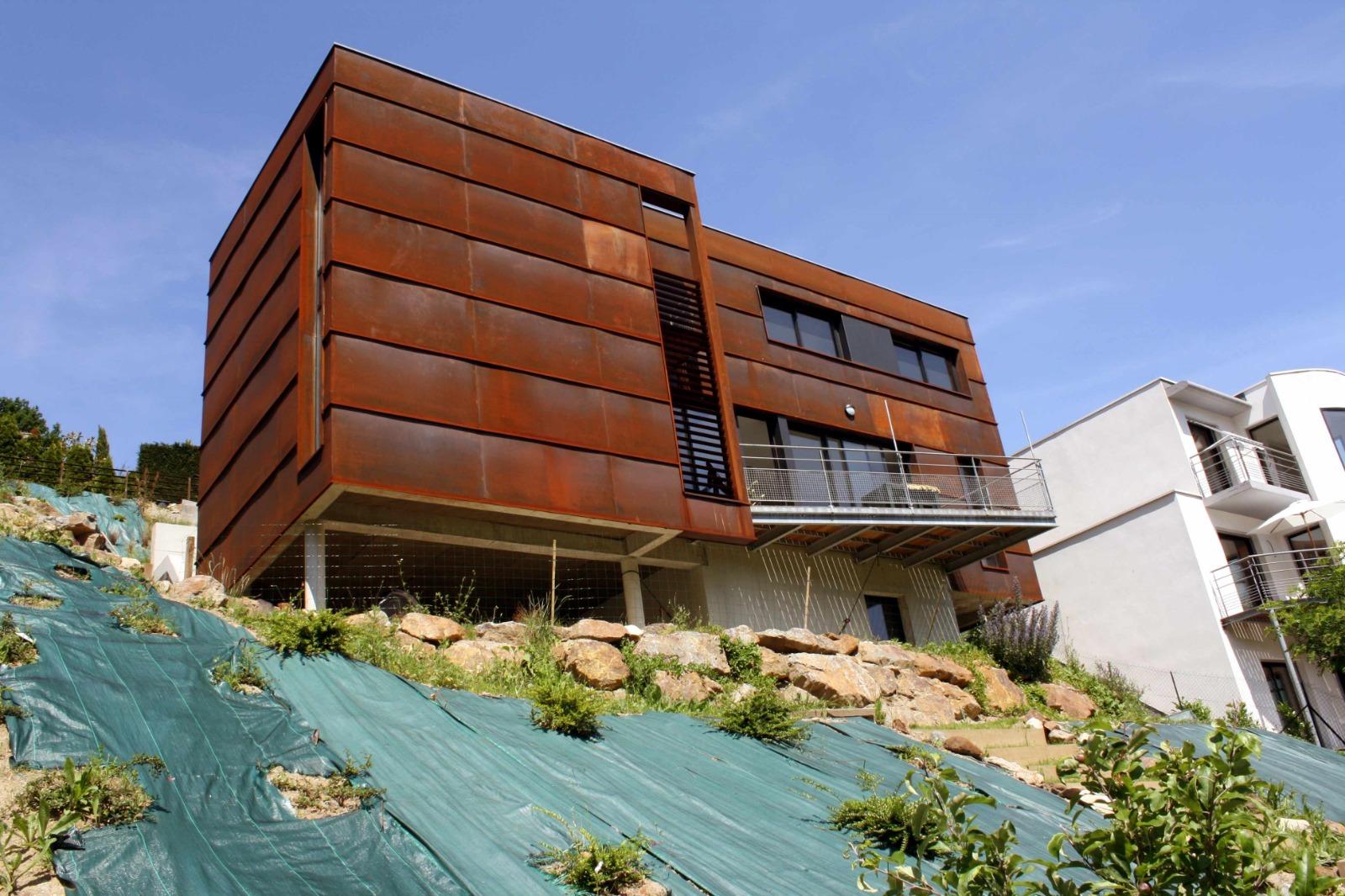 maison en bois surélevée
