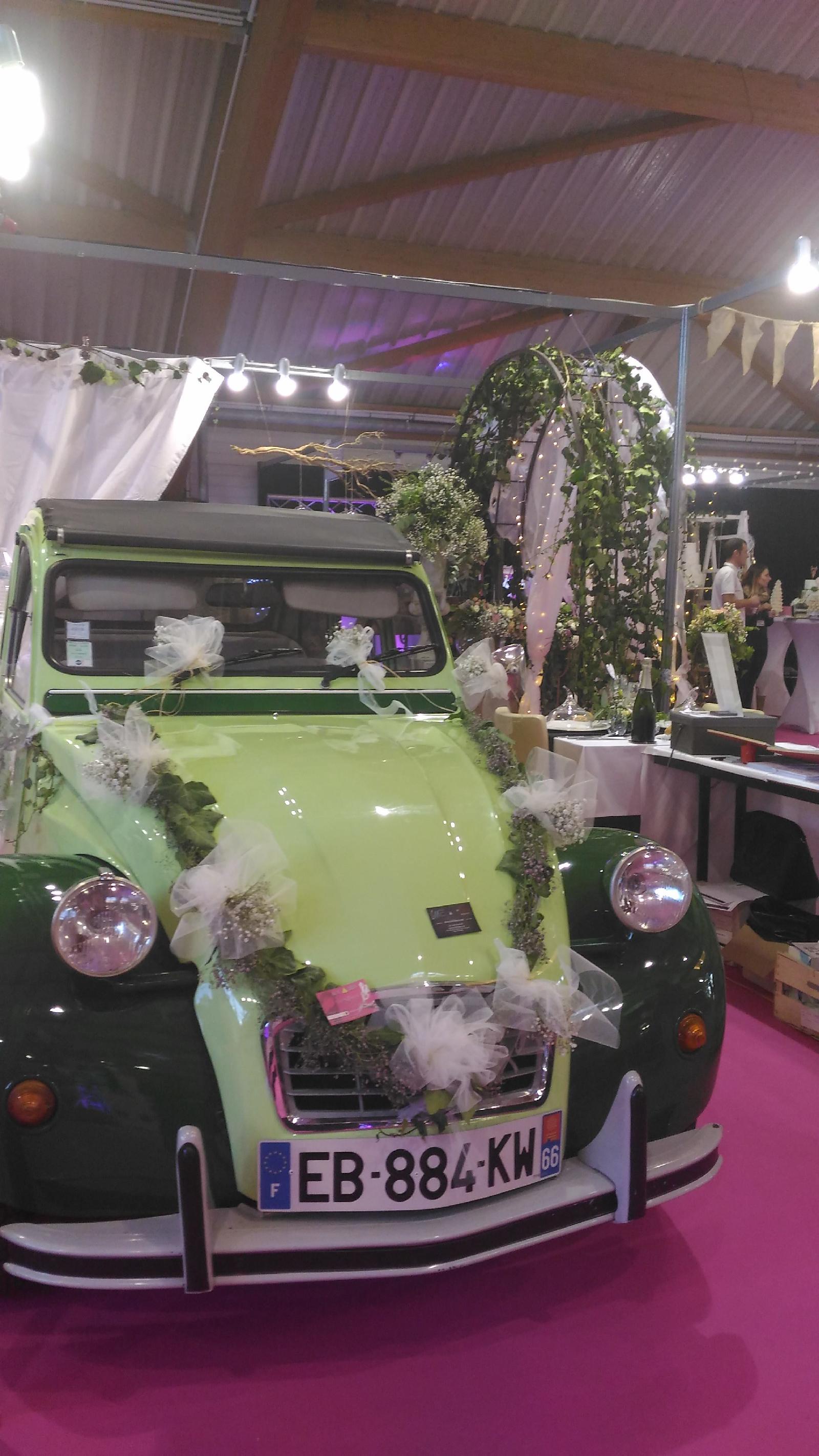 Décoration voiture avec bouquet