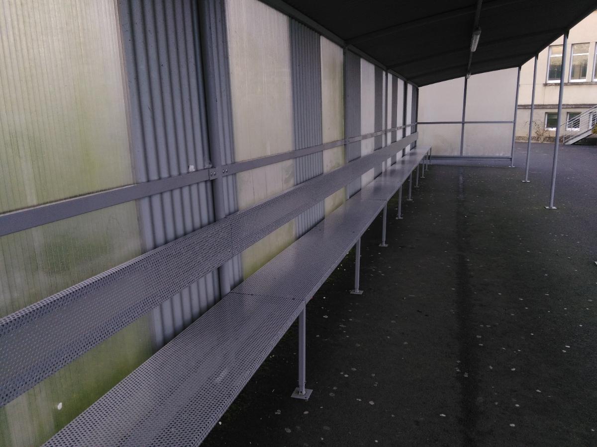 Abri avec banc LYCEE - GUILLAUME GUENAEL