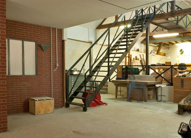 Escalier et passerelle dans atelier - GUILLAUME GUENAEL