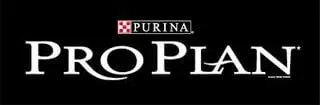 Logotipo da Purina Pro Plan em texto branco sobre fundo preto. Logotipo da Purina acima de 