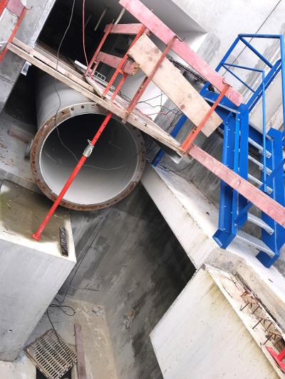 Soudure bride plus renforts Conduite forcée diamètre 1500mm et fabrication complète et pose du trou d’homme dan sune centrale hydraulique